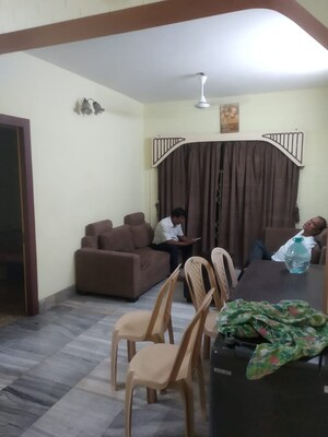 Bedroom in 2 BHK Apartment at Ballygunge – for Rent