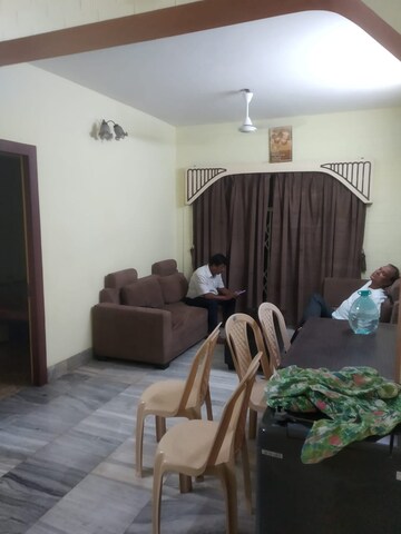 Bedroom in 2 BHK Apartment at Ballygunge – for Rent