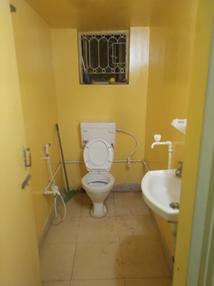 Bathroom, ballygunge 2 Bedroom 1100 Sq.Ft. Apartment In Ballygunge Kolkata 9463612