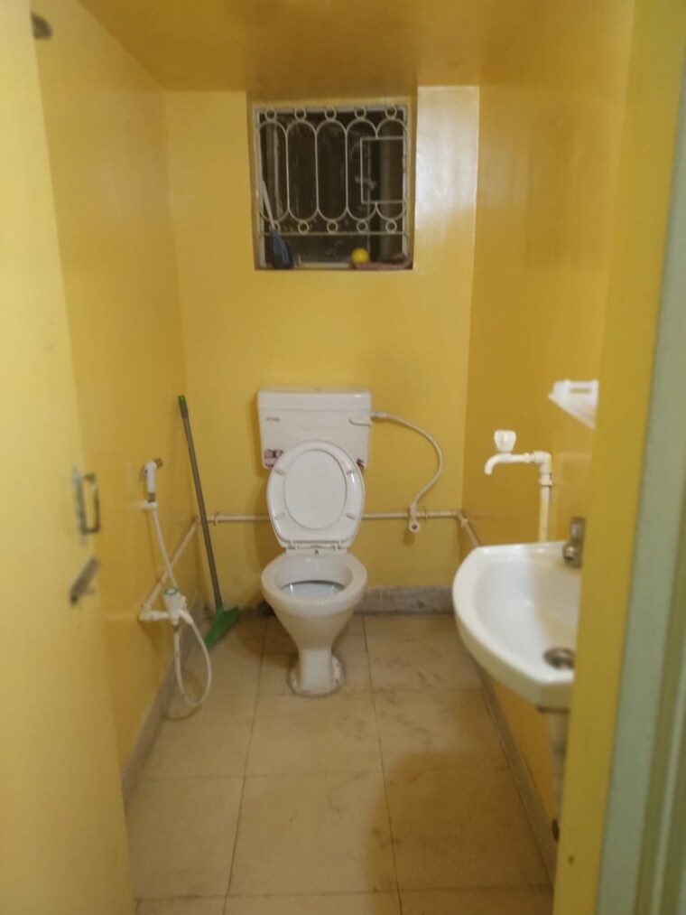 Bathroom, ballygunge 2 Bedroom 1100 Sq.Ft. Apartment In Ballygunge Kolkata 9463612