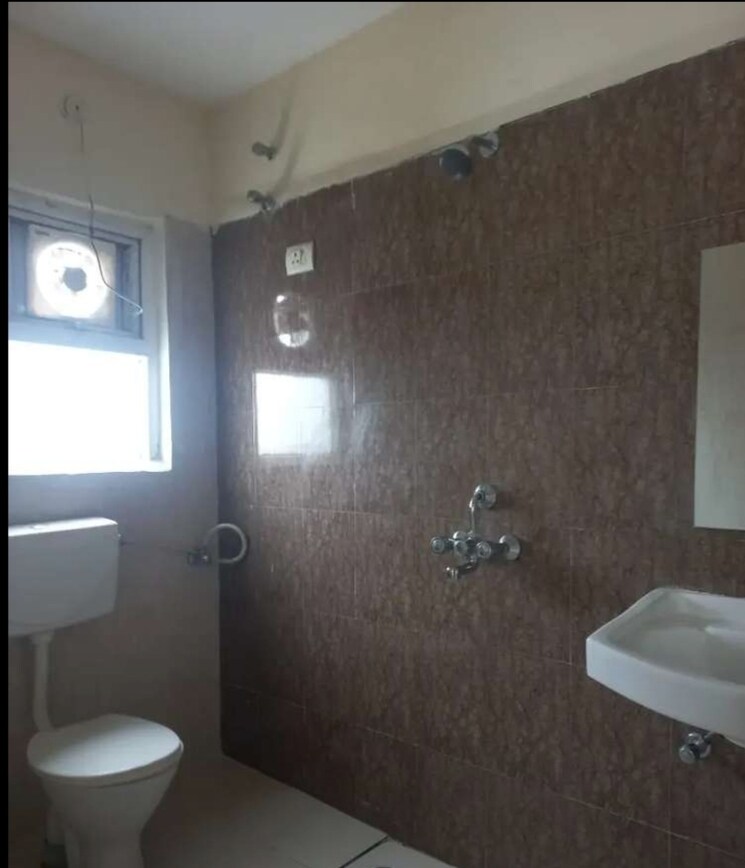 Attached Bathroom, daliganj 3 Bedroom 1400 Sq.Ft. Apartment In Daliganj Lucknow 9463625