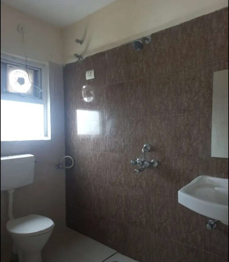 Bathroom, daliganj 3 Bedroom 1400 Sq.Ft. Apartment In Daliganj Lucknow 9463625