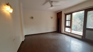 Room in 4 BHK Apartment at Greater Kailash ii – for Rent