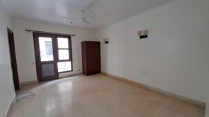 Room in 4 BHK Apartment at Greater Kailash ii – for Rent