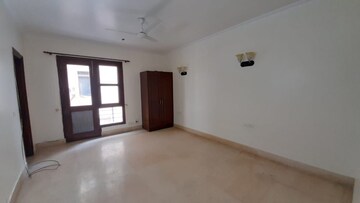 Room in 4 BHK Apartment at Greater Kailash ii – for Rent