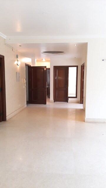 Room in 4 BHK Apartment at Greater Kailash ii – for Rent