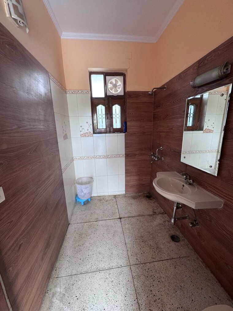 Master Bedroom, palam-vihar-residents-association 2 Bedroom 1250 Sq.Ft. Builder Floor In Palam Vihar Gurgaon 9463640