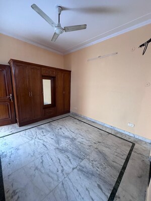 Room in 2 BHK Builder Floor at Palam Vihar Residents Association, Palam Vihar – for Rent