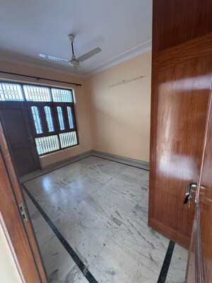 Room in 2 BHK Builder Floor at Palam Vihar Residents Association, Palam Vihar – for Rent