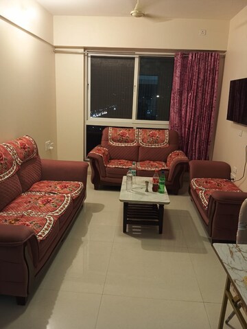 Living Room in 1.5 BHK Apartment at Sheth Zuri, Laxmi Nagar – for Rent