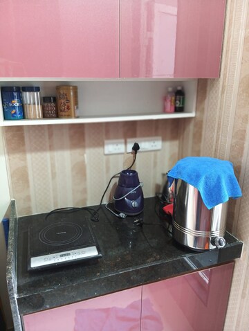 Furnished Amenities in 1.5 BHK Apartment at Sheth Zuri, Laxmi Nagar – for Rent