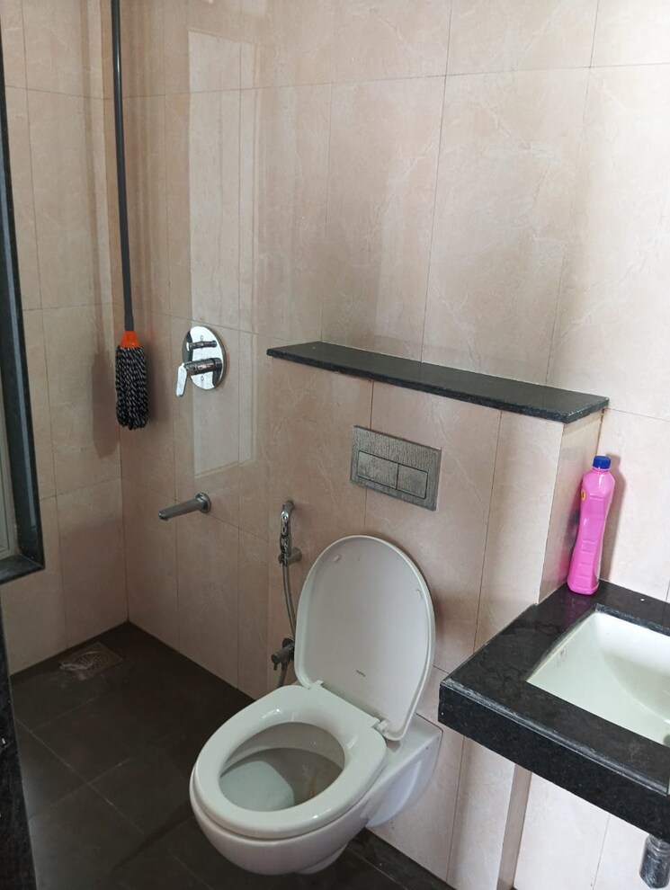 Bathroom, sheth-zuri 1.5 Bedroom 515 Sq.Ft. Apartment In Laxmi Nagar Thane 9463636