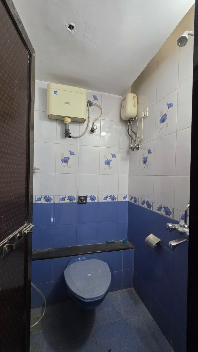 Bathroom, vasant-mandar-chs 2 Bedroom 722 Sq.Ft. Apartment In Vasant Vihar Thane 9463643