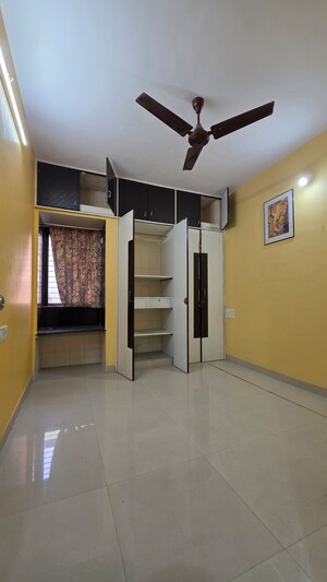 Room in 2 BHK Apartment at Vasant Mandar CHS, Vasant Vihar – for Sale