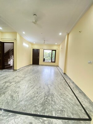 Room in 2 BHK Builder Floor at Palam Vihar Residents Association, Palam Vihar – for Rent