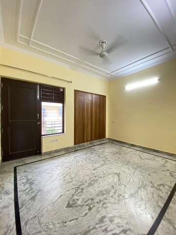 Bedroom in 2 BHK Builder Floor at Palam Vihar Residents Association, Palam Vihar – for Rent