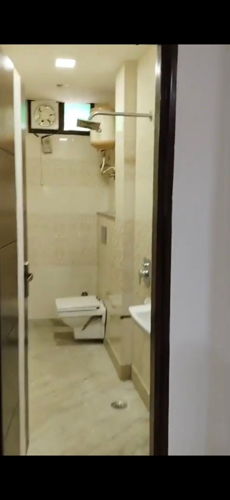 Bathroom, puri-pp-city-centre 2 Bedroom 650 Sq.Yd. Builder Floor In Pitampura Delhi 9463661