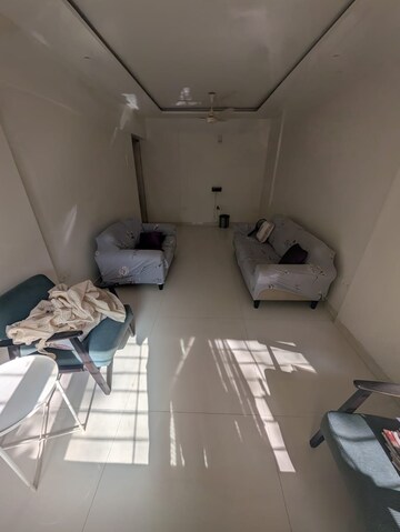 Team Area in 2 BHK Apartment at KK Elegance, Khar West – for Rent