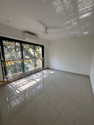 2 BHK Apartment For Rent in KK Elegance, Khar West