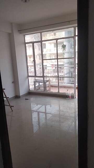 Room in 2 BHK Apartment at Zara Aavaas, Sector 104 – for Rent