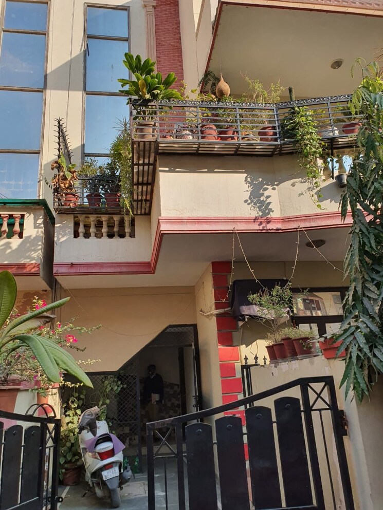 Exterior View, ss-mayfield-gardens 3 Bedroom 1350 Sq.Ft. Builder Floor In Sector 51 Gurgaon 9463663