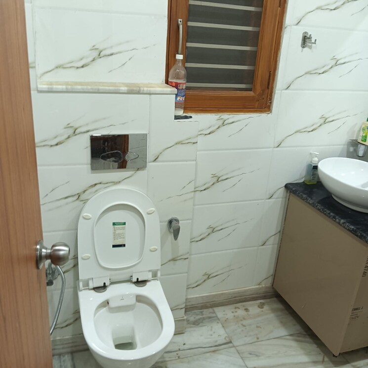 Bathroom, ansal-plaza-sector-23 1 Bedroom 650 Sq.Ft. Builder Floor In Sector 23 Gurgaon 9463703