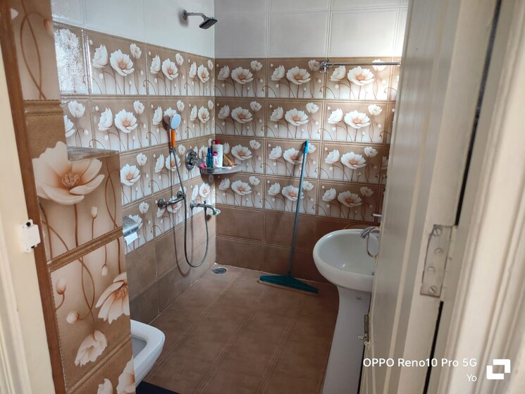 Bathroom, pir machalla 3 Bedroom 2250 Sq.Ft. Apartment In Pir Machalla Zirakpur 9463704