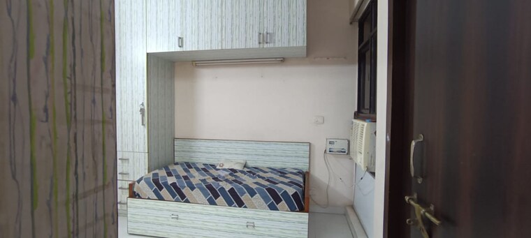 Master Bedroom, mittal-cosmos-executive-apartment 2.5 Bedroom 1600 Sq.Ft. Apartment In Sector 2 Gurgaon 9463711