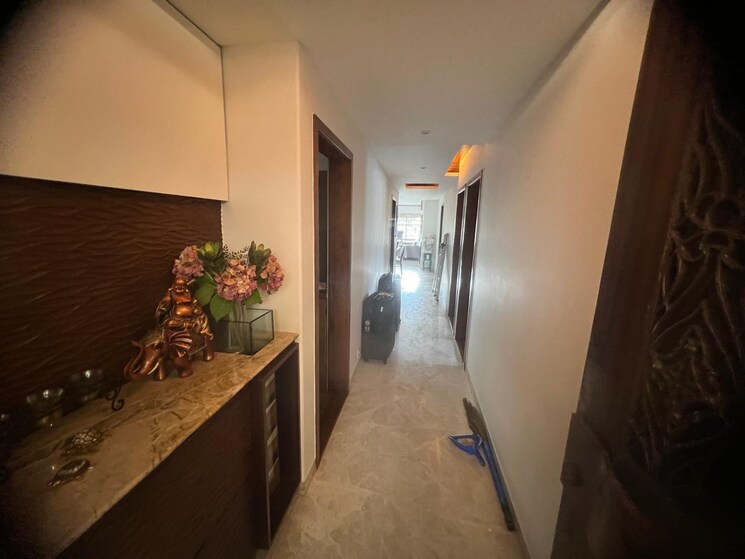 Room, santacruz west 4 Bedroom 2500 Sq.Ft. Apartment In Santacruz West Mumbai 9463798