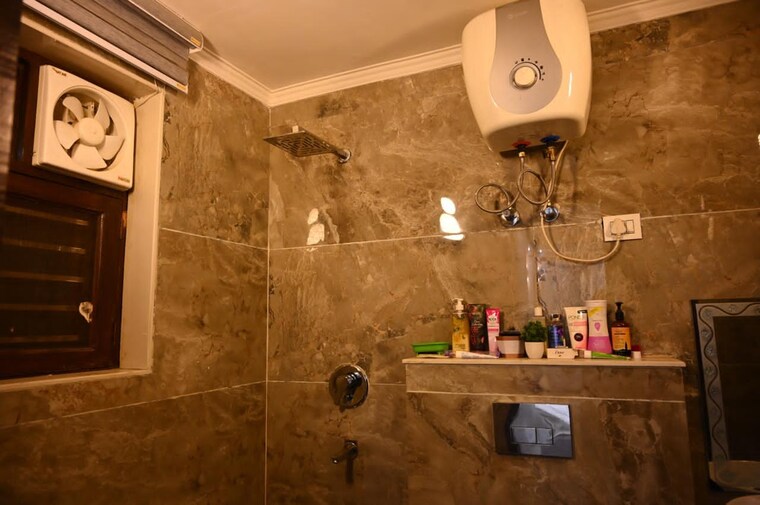 Bathroom, bptp-eden-estate 3 Bedroom 250 Sq.Yd. Builder Floor In Sector 81 Faridabad 9463801