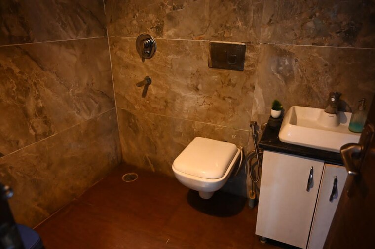 Bathroom, bptp-eden-estate 3 Bedroom 250 Sq.Yd. Builder Floor In Sector 81 Faridabad 9463801