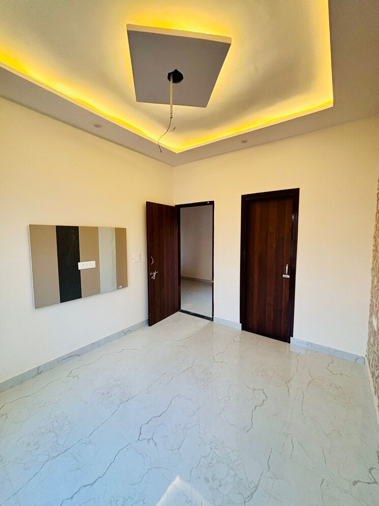Room, sector 124 4 Bedroom 127 Sq.Yd. Independent House In Sector 124 Mohali 9463836