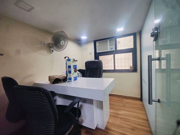 Team Area, malad west Commercial Office Space 700 Sq.Ft. In Malad West Mumbai 9463839