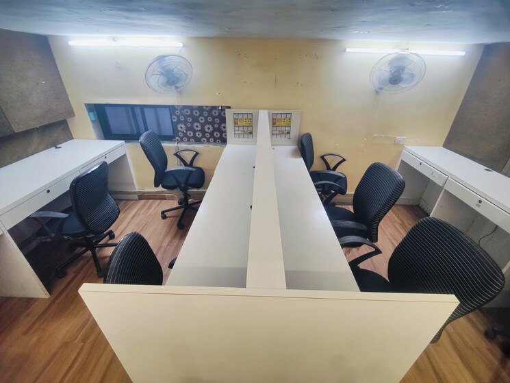 Team Area, malad west Commercial Office Space 700 Sq.Ft. In Malad West Mumbai 9463839