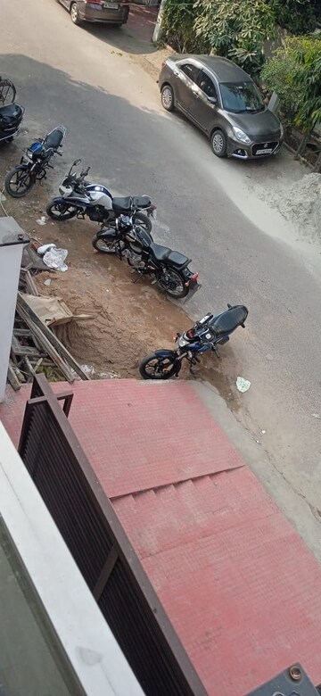 Parking in 2 BHK Independent House at Gomti Nagar – for Rent