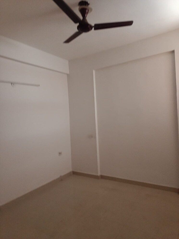 Room, bptp-parkland 3 Bedroom 180 Sq.Yd. Builder Floor In Sector 75 Faridabad 9463844