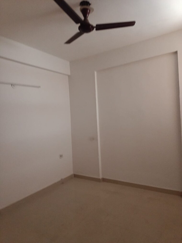 Room, bptp-parkland 3 Bedroom 180 Sq.Yd. Builder Floor In Sector 75 Faridabad 9463844