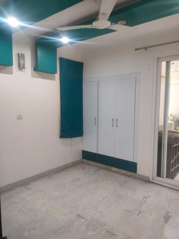 Room in 3 BHK Apartment at Mahalaxmi Apartments Gurgaon, Sector 43 – for Rent