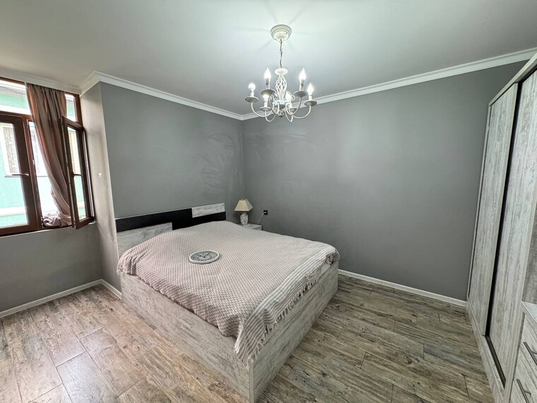 Bedroom, sector 19 3 Bedroom 120 Sq.Yd. Builder Floor In Sector 19 Noida 9463860