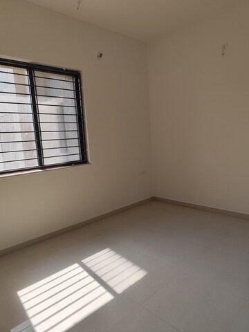 Room in 2 BHK Apartment at Skyi Songbirds, Bavdhan – for Rent
