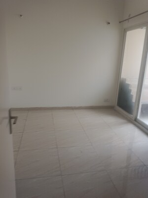Room in 4 BHK Apartment at Gaur Atulyam, Omicron I Greater Noida – for Rent