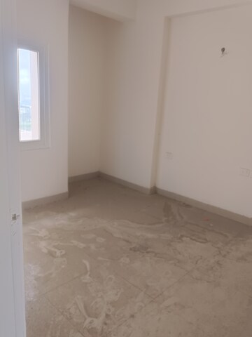 Room in 2 BHK Apartment at Gaur Atulyam, Omicron I Greater Noida – for Rent