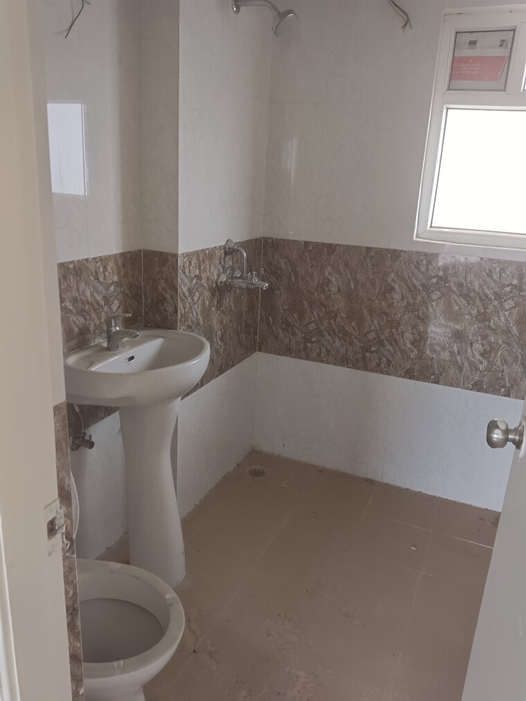 Bathroom, gaur-atulyam 2 Bedroom 955 Sq.Ft. Apartment In Omicron I Greater Noida Greater Noida 9463874