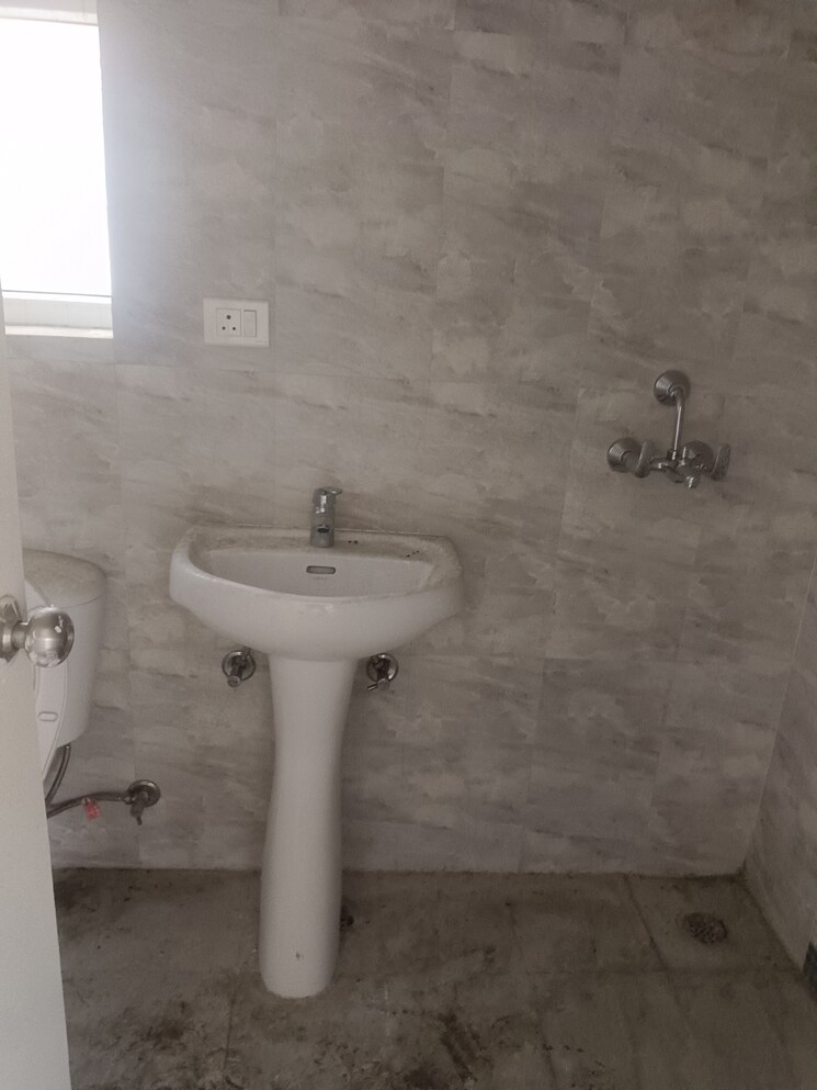 Bathroom, gaur-atulyam 2 Bedroom 955 Sq.Ft. Apartment In Omicron I Greater Noida Greater Noida 9463874