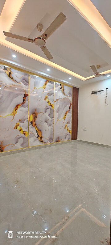 Living Room in 1 BHK Builder Floor at Sector 73 – for Sale