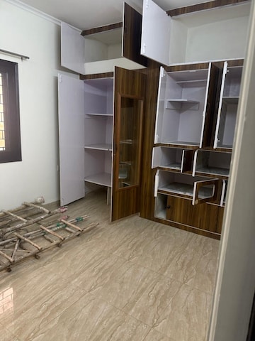 Room in 2 BHK Apartment at Vasant Kunj – for Rent