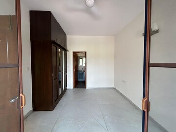 Room in 3 BHK Apartment at Prestige Lakeside Habitat, Varthur – for Rent