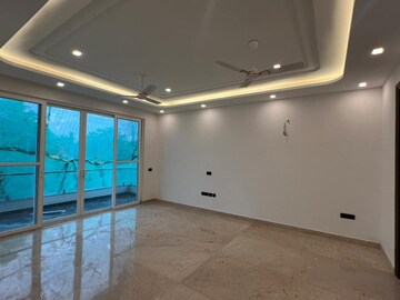 Master Bedroom in 4 BHK Builder Floor at Greater Kailash ii – for Rent