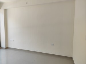 Room in 3 BHK Apartment at Skyi Songbirds, Bavdhan – for Rent