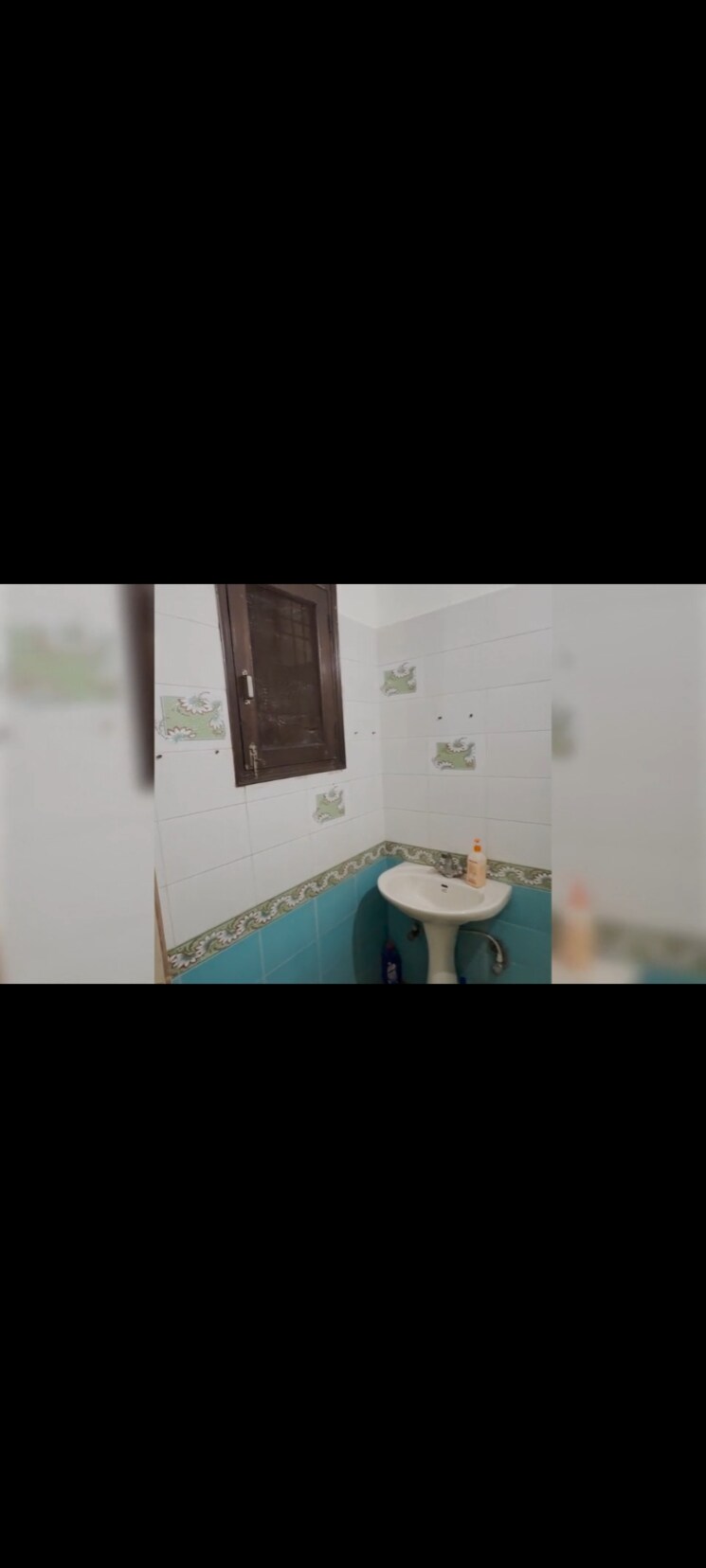 Bathroom, kanha-apartments-indirapuram 2 Bedroom 900 Sq.Ft. Builder Floor In Shakti Khand 2 Ghaziabad 9463931